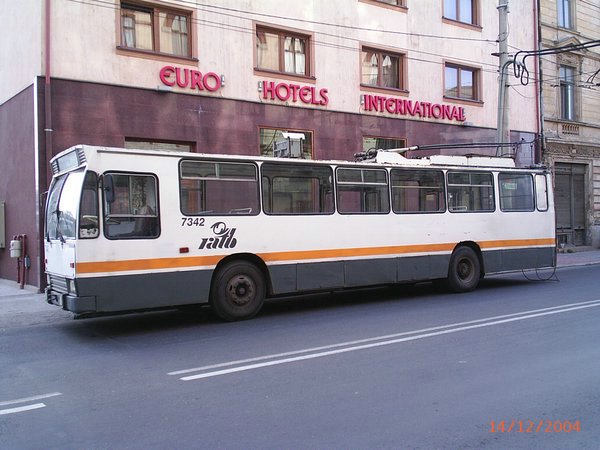 7342 -fost troleibuz articulat.JPG